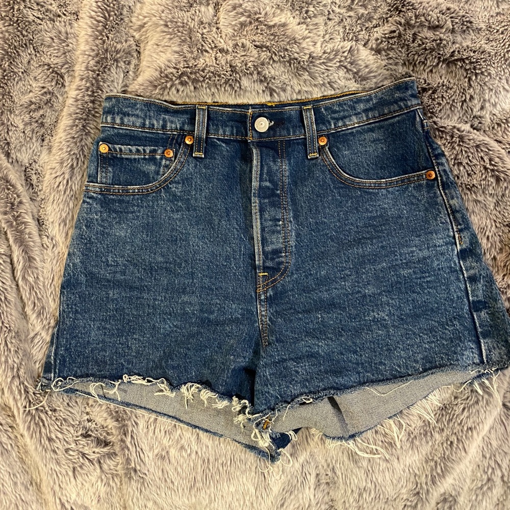 Levi’s ribcage shorts size 28